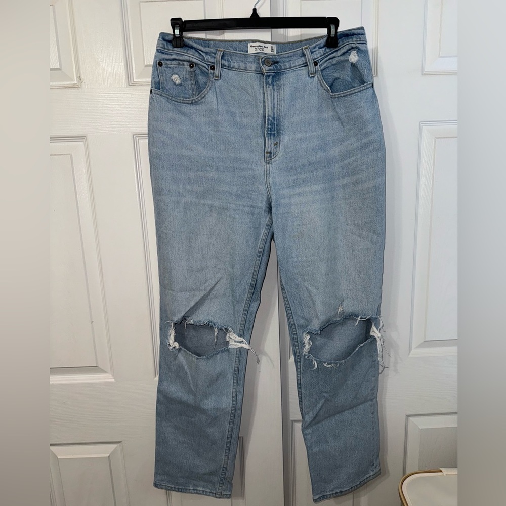 Abercrombie & Fitch Light Double Knee Destroy 90s Ultra High Rise Curve Love